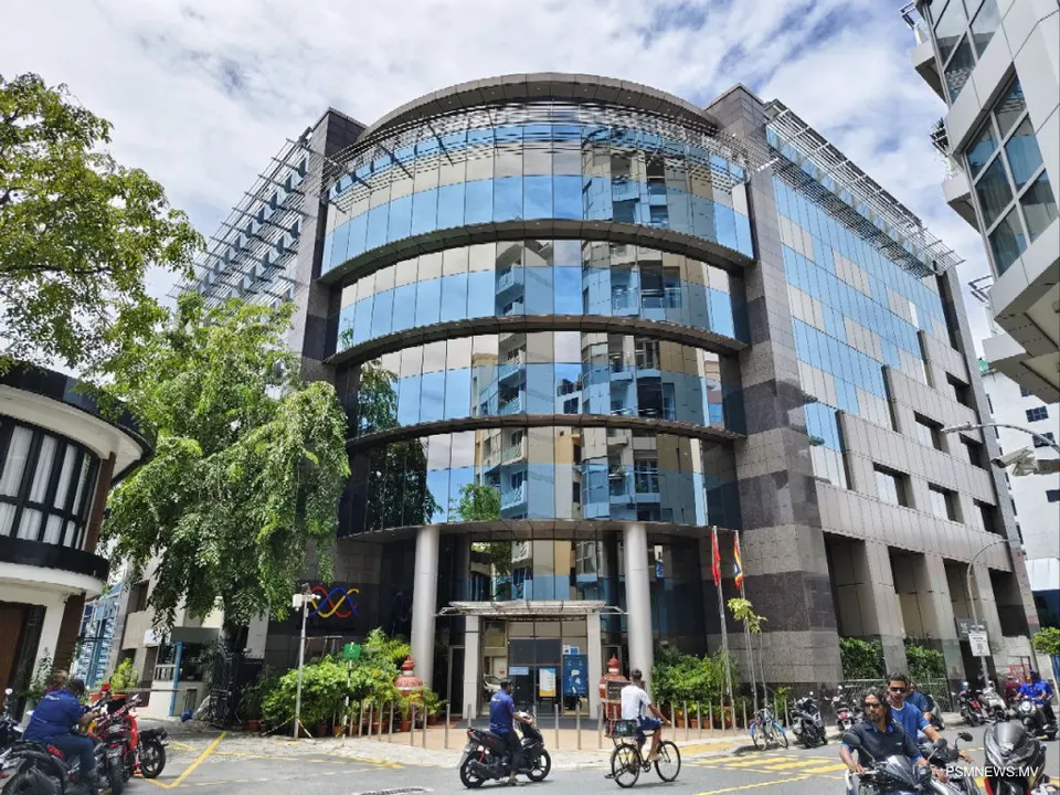 Setting up electricity, water and internet in Malé and Hulhumalé